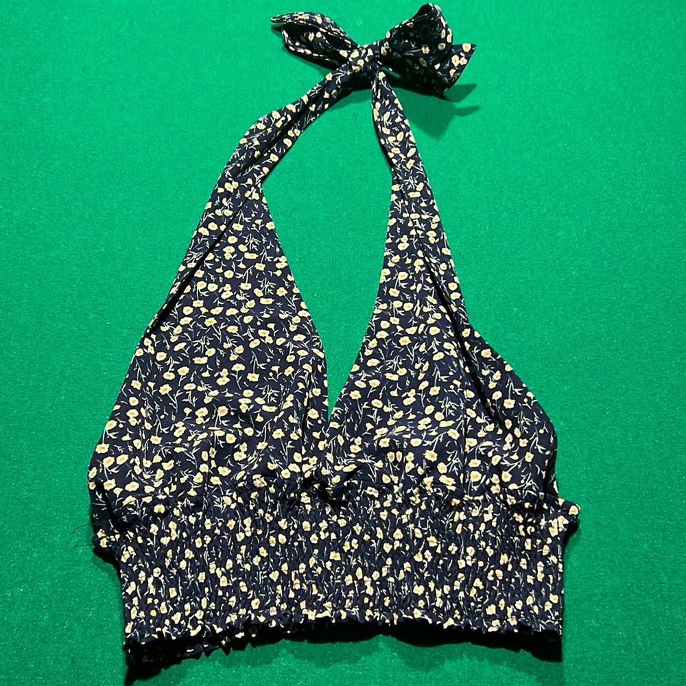 Dark blue tied top with small daisies